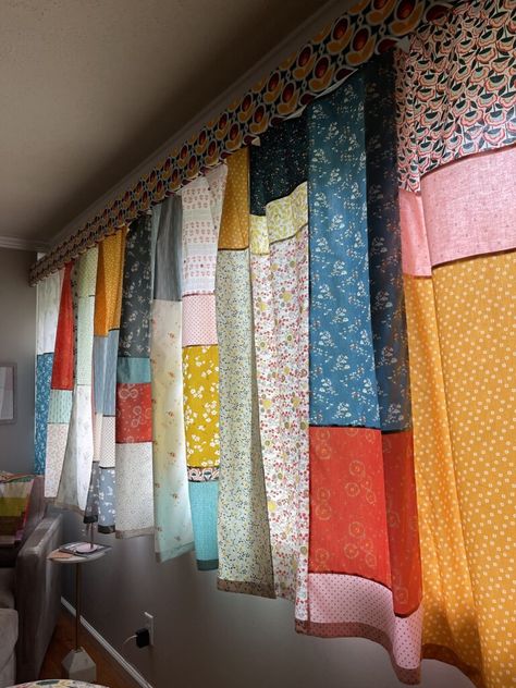 Scrap Fabric Curtains, Curtains Without Sewing, Quilted Curtains, Patchwork Curtains, Boho Patchwork, Sewing Seams, Bedroom Window, Hand Embroidery Tutorial, How To Make Curtains