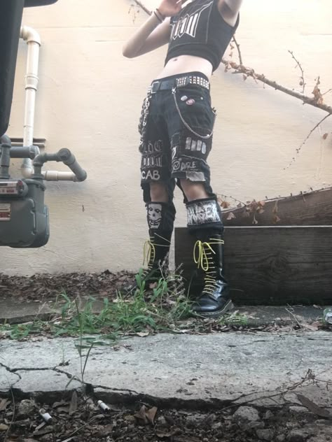 Hardcore Punk Fashion, Crust Punk Pants, Crust Pants, Folk Punk, Punk Subculture, Edgy Fits, Punk Fashion Diy, Anarcho Punk, Punk Boy