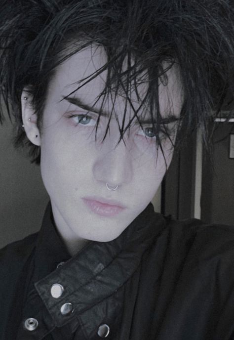 Julian Sharwarko, Harsh Symmetry, Age Gap Aesthetic, Gap Aesthetic, Goth Guy, Modern Goth, Aesthetic Men, Goth Hair, Age Gap