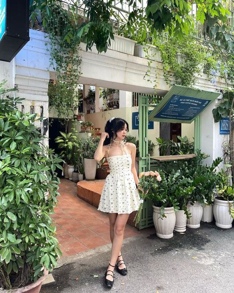 Girl Walking Aesthetic, Walking Aesthetic, Thailand Outfit, Khao Yai, Girl Walking, Aesthetic Ootd, She's A Lady, Uni Outfits, Beachwear Fashion