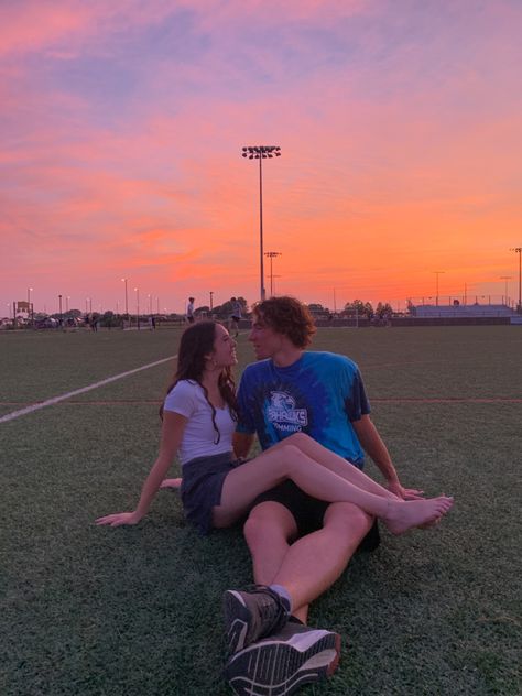 Soccer And Dance Couples, Soccer Boyfriend Aesthetic, Track Boyfriend, Basketball Couples, Soccer Couples, Football Girlfriend, Football Couples, Ball Aesthetic, Sports Couples