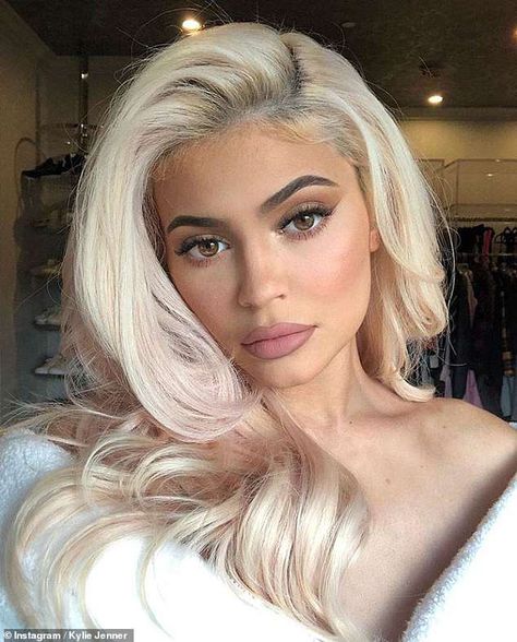 Maquillaje Kylie Jenner, Maquillage Kylie Jenner, Style Kylie Jenner, Kylie Jenner Blonde, Jenner Hair, Estilo Jenner, Kylie Jenner Hair, Looks Kylie Jenner, Kylie Jenner Lips