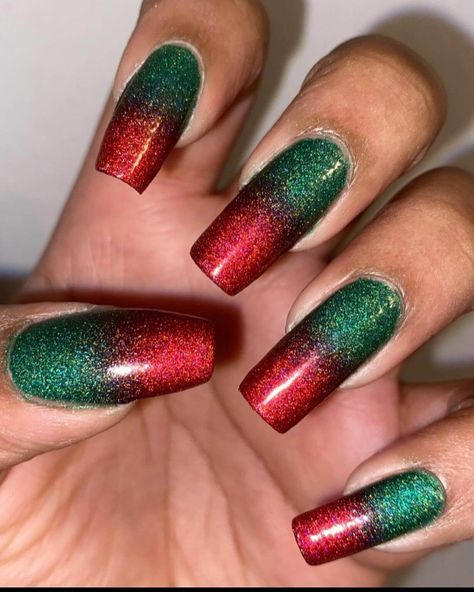 Red And Green Glitter Nails, Sparkling Christmas Nails, Christmas Ombre Nails, Silver Christmas Nails, Christmas Ombre, Red And Green Christmas Nails, Green Glitter Nails, Gold And Silver Christmas, Green Christmas Nails