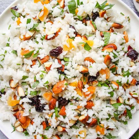 BEST Rice With Dried Fruit And Nuts - Lavender & Macarons Lavender Macarons, Pumpkin Risotto, Fruit Recipe, Kefir Recipes, Vegan Pantry, Mushroom Stroganoff, Easy Rice Recipes, Pulao Recipe, Vegan Side Dishes