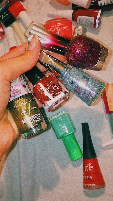 #nailpolishes #aesthetic #cute #vsco #glitter #bling Nailpolish Aesthetic, Nail Polish Aesthetic, Anna Aesthetic, Polish Aesthetic, Aesthetic Cute, Minimalist Nails, Cute Nails, Nail Polish, Glitter