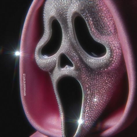 Girly Ghostface, What's Your Favorite Scary Movie, Scream Series, Scream Art, Billy Loomis, Scream Franchise, Ghostface Scream, Scream Movie, Cartoon Profile