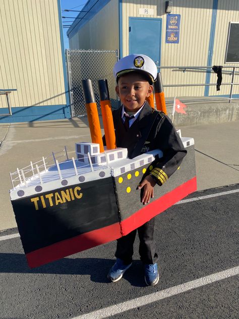 Titanic Party, Vocabulary Parade, Titanic Costume, Halloween Party Craft, Creative Halloween Costumes Diy, Titanic History, Book Week Costume, Party Crafts, Halloween 2023