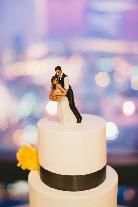 Sporty Wedding, Basketball Cake Topper, Wedding Cake Topper Ideas, Basketball Wedding, Miniature Bride, Cake Topper Ideas, Wedding Luminaries, Hockey Wedding, Event Planning Guide