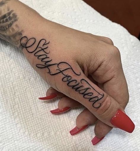 Name Tattoo On Side Of Hand, Hand Tattoos Names For Women, Tatoos Woman Hand Name, Name On Thumb Tattoo, Names On Side Of Hand Tattoo, Baddie Tattoo Ideas, Thumb Tattoo, Name Tattoo On Hand, Cute Finger Tattoos