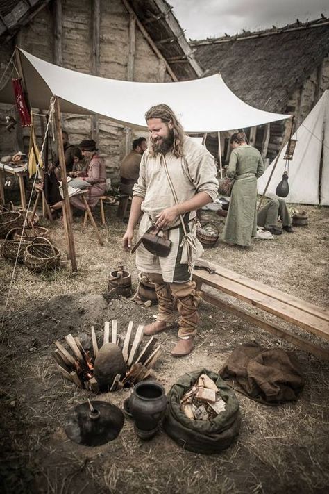 Viking House, Viking Village, Medieval Market, Viking Reenactment, Viking Life, Viking Costume, Medieval Life, Old Norse, Viking Art