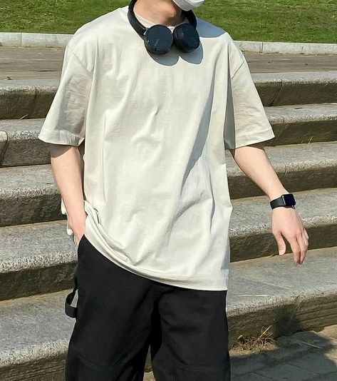 Ootd Cowok Casual, Korean Style Boy, Outfit Cowok, Minimalist Fashion Men, Trendy Boy Outfits, Mens Casual Outfits Summer, Clothes Korean Style, Street Style Outfits Men, Guys Clothing Styles