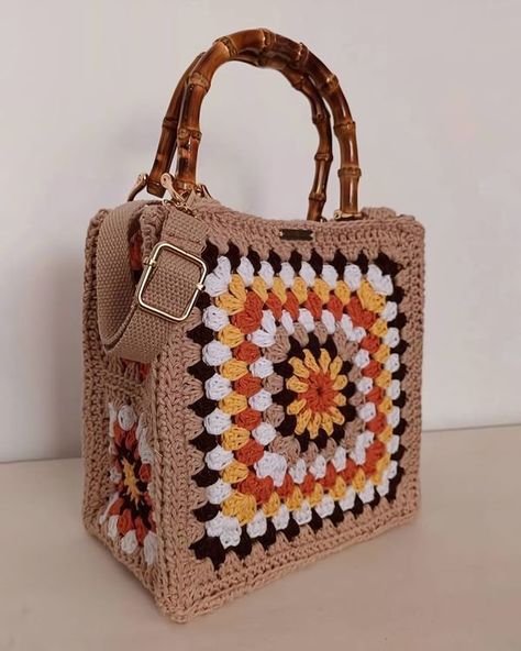 Crochet Blanket Chevron, Diy Crochet Bag, Crochet Shoulder Bags, Crochet Backpack, Crochet Bag Tutorials, Amazing Crochet, Crochet Bag Pattern Free, Granny Square Bag, Crochet Pouch