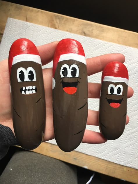 South Park Mr. Hankey Poo rock paintings Mr Hankey The Christmas Poo, South Park Rock Painting, South Park Painted Rocks, South Park Painting Ideas, Mario Rock Painting, South Park Crafts, South Park Painting, Mr Hankey, Rock Kunst