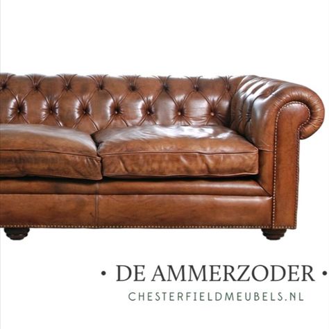 The Rossendale Chesterfield 4 zits bank / sofa in dik Cognac vintage leer. Prachtig te combineren met diverse interieur stijlen, een ware erecatcher. Chesterfield Bank, Chesterfield Chair, Cognac, Accent Chairs, Sofa, Furniture, Home Decor, Home Décor