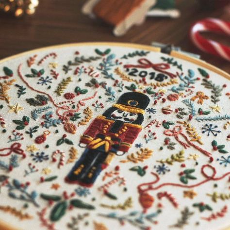 Nutcracker Embroidery, Christmas Hand Embroidery, Hand Embroidery Kits, Christmas Embroidery Patterns, Embroidery Christmas, 자수 디자인, Hand Embroidery Pattern, Sewing Embroidery Designs, Hand Embroidery Art