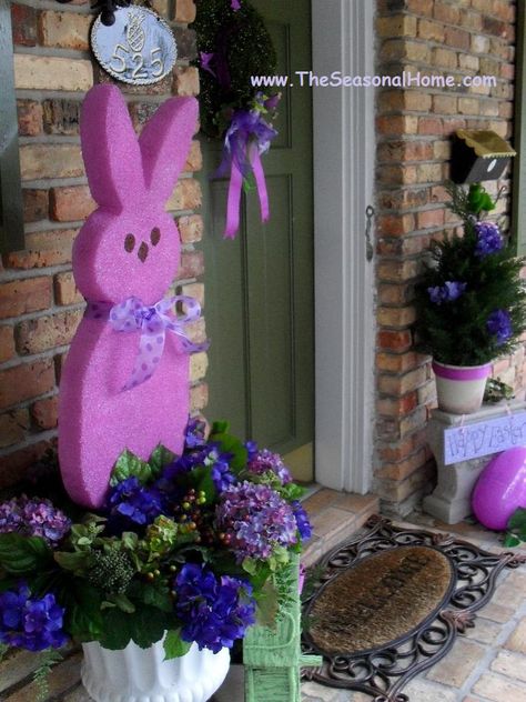 DIY Giant PEEPS Decorations...for the front porch.  So Cute!!  Instructions included. Easter Decorating, Diy Ostern, Easter Bunny Crafts, Easter Decorations Outdoor, Easter Peeps, Topiaries, Bunny Crafts, Spring Holidays, Easter Time