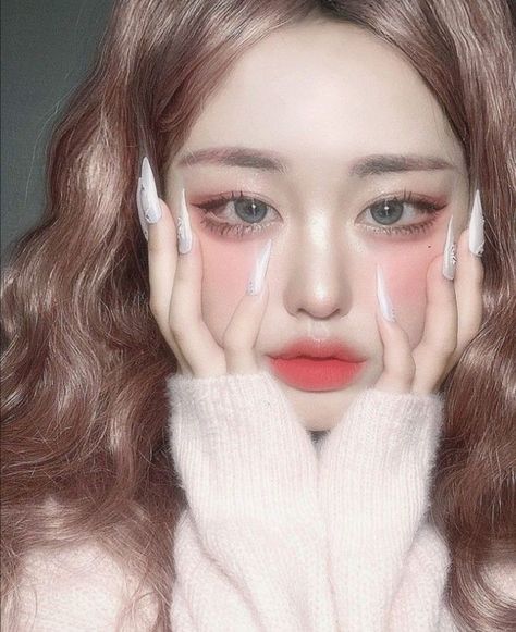 Girl Halloween Makeup, Deer Makeup, Korean Makeup Tips, Medium Long Haircuts, Asian Makeup Looks, Doll Eye Makeup, Ulzzang Makeup, Dark Makeup, Creative Makeup Looks