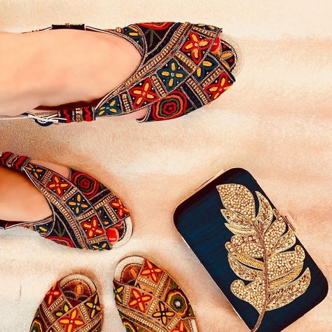 Indian Chappals For Women, Indian Footwear Aesthetic, Pakistani Slippers For Women, Bridal Jutti, Jaipuri Chappals, Kohlapuri Chappal Women, Pushkar Fair, Embroidered Heels, Shoe Makeover