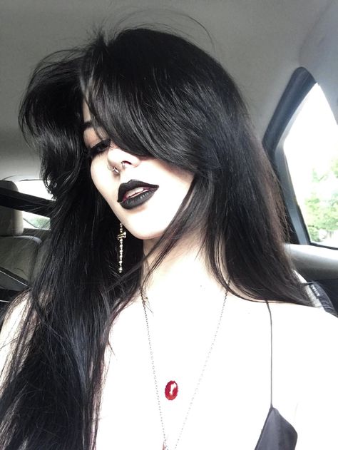 Sin (@sinisterdarling) / Twitter Alt Girls, Peinados Fáciles Para Cabello Corto, Hair Reference, Gothic Girls, Aesthetic Hair, Aesthetic Makeup, Grunge Aesthetic, Look Cool, Pretty Woman