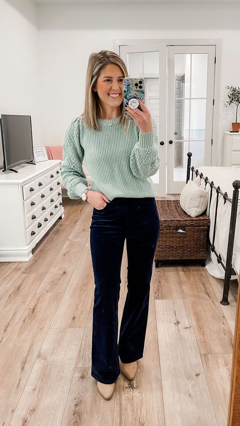 How To Style Corduroy Flare Pants, Bootcut Work Pants Outfit, Corduroy Pants Work Outfit, Courdory Flare Pants Outfits, Corduroy Wide Leg Pants Outfit, Corduroy Pants Outfit Fall, Corduroy Pants Outfit Winter, Navy Corduroy Pants Outfit, Corduroy Flare Pants Outfit