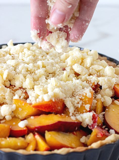 Peach Crumb Pie Crumble Topping, Peach Pie With Crumble Top, Peach Crumb Pie Recipes, Peach Crumble Pie Recipes, Peach Pie Crumble Topping, Crumb Pie Topping, Peach Crumble Cobbler, Peach Pie With Crumb Topping, Peach Pie Crumble