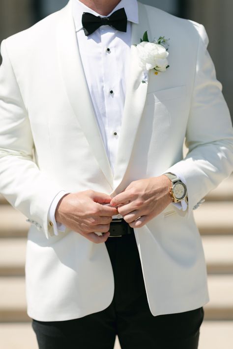 mens white suit jacket for wedding! Cream Tux Jacket Wedding, Groom White Suit Jacket, White Groom Jacket, Mens Wedding Suits White, Groom White Jacket, White Tux Wedding, Groom White Suit, Cream Suits For Men, Summer Wedding Groomsmen