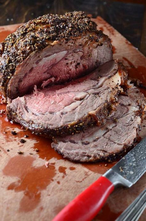 Peppercorn and Rosemary Crusted Prime Rib Recipe Crusted Prime Rib Recipe, Cooking Prime Rib, Prime Rib Recipe, Sous Vide Recipes, Round Roast, Prime Rib Roast, Rib Roast, Prime Rib, Paula Deen