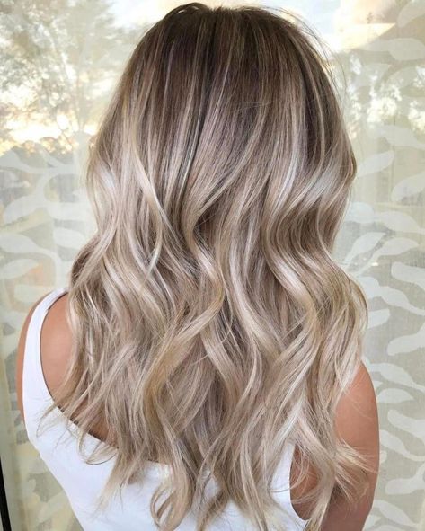 Blond Închis, Wavy Blonde Hair, Blonde Balayage Highlights, Blond Balayage, Balayage Hair Color, Brunette Balayage, Balayage Blonde, Hair Color Pastel, Brunette Balayage Hair