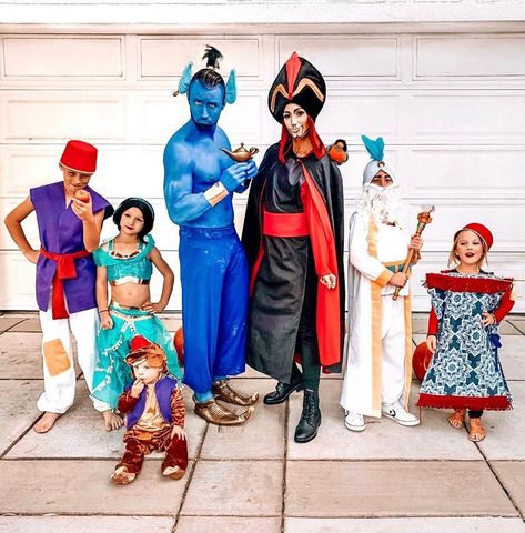 Aladdin Genie Costume, Jafar Costume, Parents With Baby, Aladdin Halloween, Family Costumes For 3, Disney Family Costumes, Genie Costume, Aladdin Magic Carpet, Mom Halloween Costumes