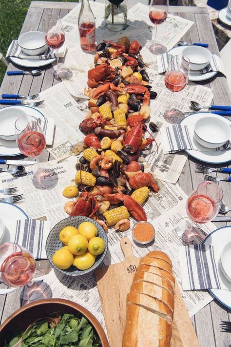 Clam Bake Menu Ideas, Oyster Bake Party, Clam Bake Party Decorations, Clam Bake Decor, New England Clam Bake Party, Clam Bake Rehearsal Dinner, Crab Boil Table Settings, Clam Bake Party Ideas, Clam Bake Side Dishes