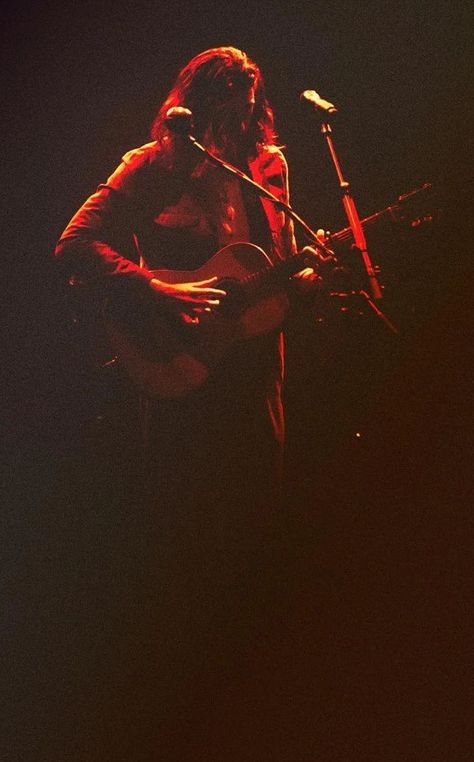 Hozier Red Aesthetic, Irish Music Aesthetic, Cherry Wine Hozier Aesthetic, Hozier Wallpaper Aesthetic, Hozier Art, Cherry Wine Hozier, Hozier Concert, Andrew Hozier, Widget Pics