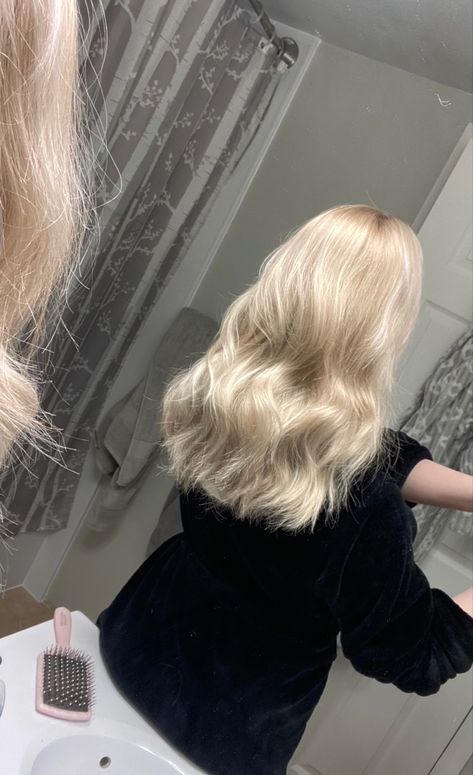 Platinum Aesthetic, Healthy Blonde Hair, Blonde Layered Hair, Perfect Blonde Hair, Bright Blonde Hair, Light Blonde Hair, Honey Blonde Hair, Blonde Hair Inspiration, Blonde Hair Shades