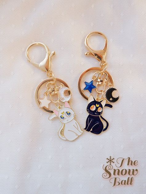 Sailor Moon Keychain, Harajuku Jewelry, Key Chains Aesthetic, Luna Artemis, Keychain Aesthetic, Chains Aesthetic, Fashion Cosplay, Sailor Moon Luna, Anime Ideas