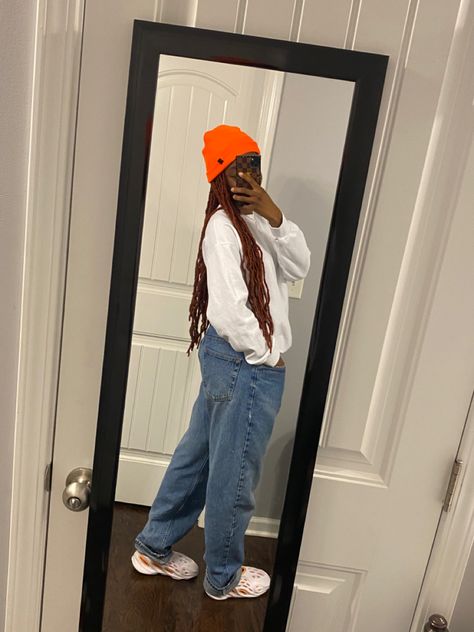 Outfits With Orange Beanie, Orange Beanie Outfit, Beenie Outfit, Beanie Outfit Aesthetic, Teen Streetwear, Brown Tracksuit, Cute School Fits, Hijab Fits, Orange Beanie