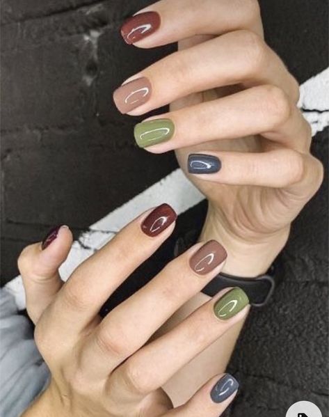 Nail Ideas Autumn 2023, Short Trendy Nails Winter 2023, 5 Different Color Nails Winter, Dull Nail Designs, 2023 Fall Gel Nail Colors, Solid Color Nail With Design, Mani Pedi Inspiration, Dark Multicolor Nails, Funky Nail Colors