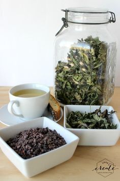 How to dry peppermint and make your own chocolate peppermint tea Make Your Own Chocolate, Homemade Tea, Tea Diy, Herbal Tea Blends, Healthy Teas, Peppermint Tea, Mint Tea, Chocolate Peppermint, Best Tea