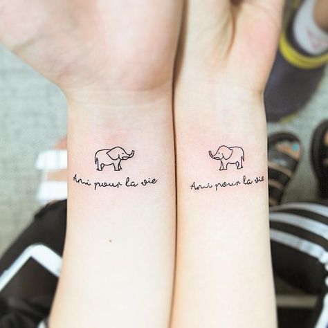 67 - Sentimentais, os elefantes prezam a manada Elephant Finger Tattoo, Deep Meaningful Tattoos, Elephant Family Tattoo, Cute Elephant Tattoo, Elephant Tattoo Design, Bff Tattoos, Friendship Tattoos, Elephant Tattoo, Matching Tattoo