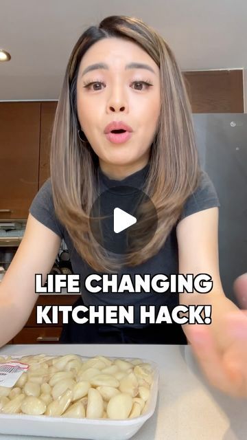 CONNIE COOKS | Easy Asian Recipes 🍜 on Instagram: "You NEED to try this garlic hack, it saves me SO much time when I cook in the kitchen!!

#garlichack #kitchenhacks #kitchentips #cookinghacks #kitchenhacks #garlic #mealprep" Cooking Hacks Videos, Garlic Hack, Kitchen Hacks Cooking, Kitchen Hacks Food, Cooking Tricks, Easy Asian Recipes, Easy Asian, Cooking Hacks, Her Cut