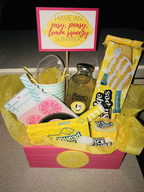 Employee Summer Gift Ideas, End Of The Year Teacher Gift Ideas Cheap, Teacher Gift Baskets End Of Year, Lemon Gifts Ideas, Summer Referral Gift Ideas, Summer Gift For Teachers, Teacher Last Day Of School Gift, Teacher Coworker Gifts End Of The Year, End Of The Year Teacher Gift Ideas Diy