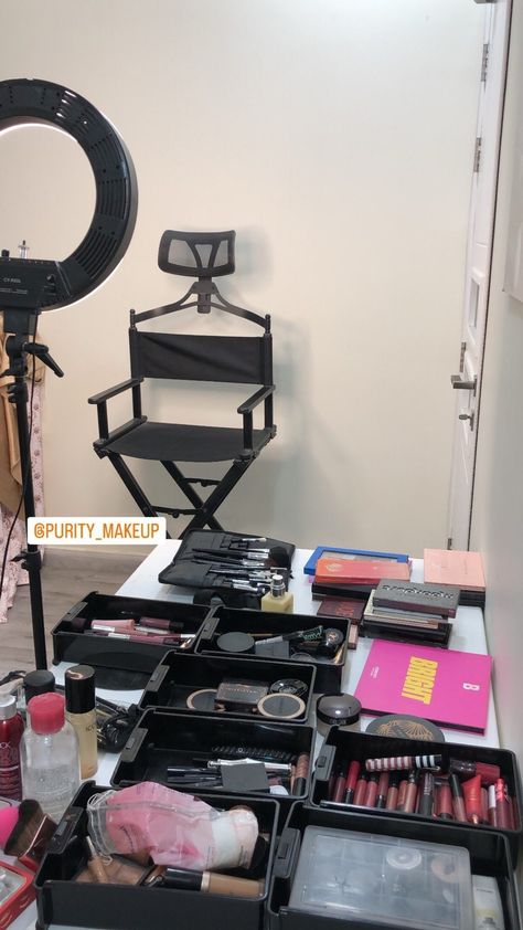 Mua Vision Board, Make Up Studio Interior, Makeup Artist Design, Makeup Artist Room, Makeup Artist Aesthetic, Makeup Artist Career, Mua Artist, Makeup Artist Studio, Snapchat Makeup