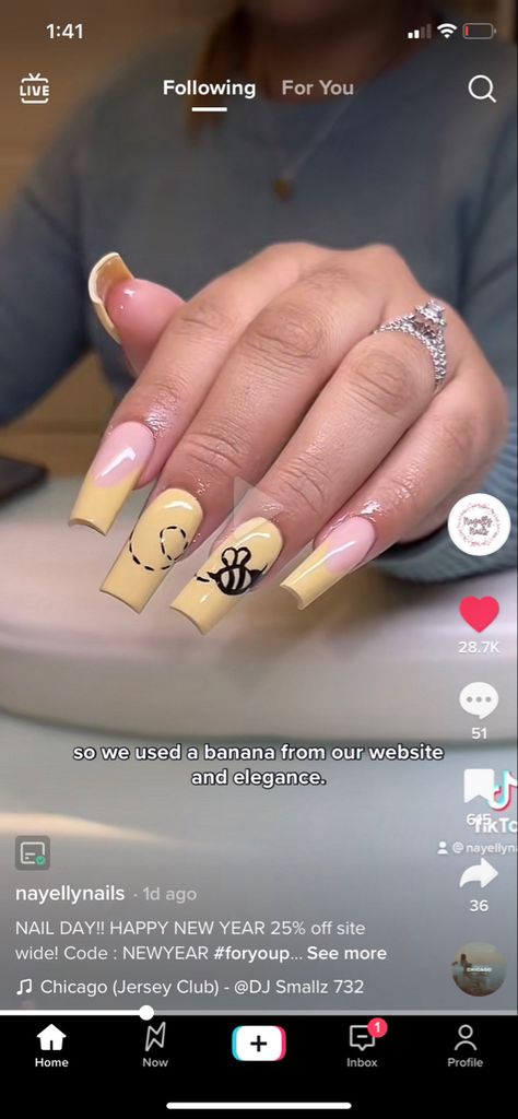 Honey Themed Nails, Yellow Themed Nails, Bee Theme Nails, Bee Nails Acrylic, Bee Themed Nails, Bee Acrylic Nails, Yellow Bee Nails, Reveal Nails, Bumble Bee Nails