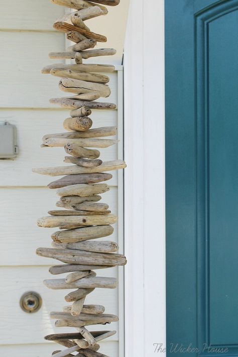 Front Door Driftwood Garland - City Farmhouse Driftwood Trellis Diy, Driftwood Garland Ideas, Driftwood Garland, Driftwood Hanging, Hanging Driftwood, Wicker House, Driftwood Mobile, Driftwood Diy, Driftwood Table