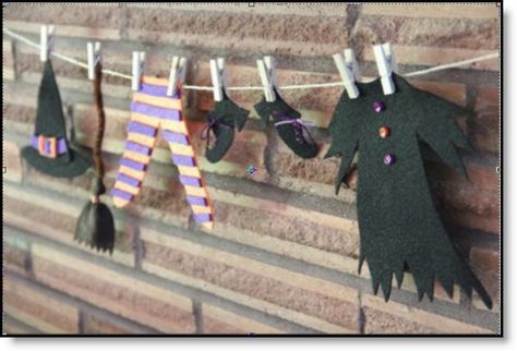 Witch’s Laundry ♥ http://felting.craftgossip.com/2014/09/17/halloween-felt-witchs-laundry-day-tutorial-and-pattern/ Moldes Halloween, Halloween Themes Decorations, Fun Halloween Crafts, Adornos Halloween, Felt Halloween, Halloween Diy Crafts, Halloween Crafts For Kids, Fete Halloween, Clothes Line