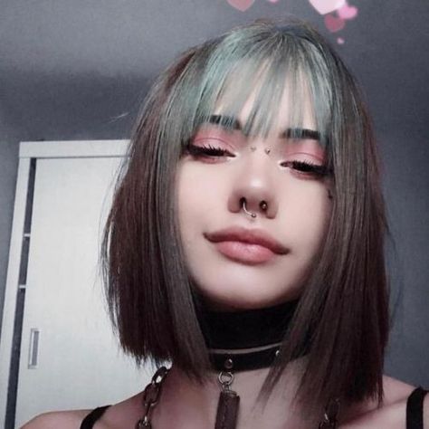 lovescenehair:  more hairstyles on ig @colours_and_hair Fotografia Grunge, Look Grunge, Hair Streaks, Alternative Makeup, Grunge Look, Grunge Girl, Dye My Hair, Hair Inspo Color, Grunge Hair