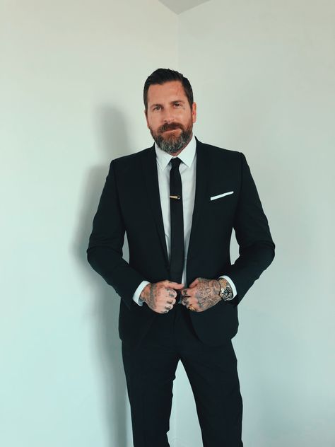 Tattoo artist Luke Wessman in a suit. Lost art of the gentleman. Style Man Suits Style Modern, Luke Wessman, Gentleman Style Suit, Suits And Tattoos, Beard Hairstyle, Modern Gentleman, Suit Style, Dressed To Kill, Mens Fashion Suits