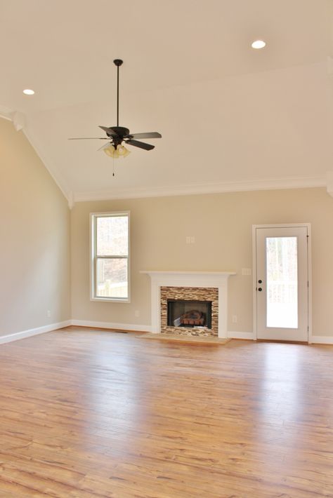 Great Room with fireplace and vaulted ceiling. Cream walls, white ceiling Fall Ceiling Colour Combination, Beige Rooms, Cream White Room, White Ceiling Paint, Vaulted Ceiling Ideas, Ceiling Paint Colors, Vaulted Ceiling Living Room, Wall Painting Living Room, Ceiling Paint