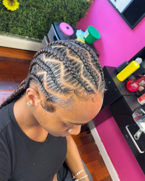 @touchedxney on Instagram: “8 zig-zags to the back 😍 💕 💕 💕 Book w Me #touchxney #fulanibraids #knotlessbraids #knotlessboxbraids #atlbraider #stitchbraids #njbraider…” Zig Zag Fulani Braids, Feed Ins, Zig Zag Stitch, Braided Cornrow Hairstyles, Stitch Braids, Feed In Braid, Fulani Braids, Pretty Braided Hairstyles, Natural Curls Hairstyles