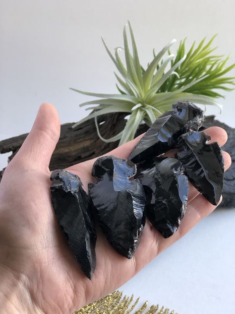 Obsidian Astethic, Contacting Spirits, Black Obsidian Jewelry, Black Obsidian Necklace, Witch Things, Black Obsidian Crystal, Obsidian Arrowhead, Scrying Mirror, Obsidian Jewelry