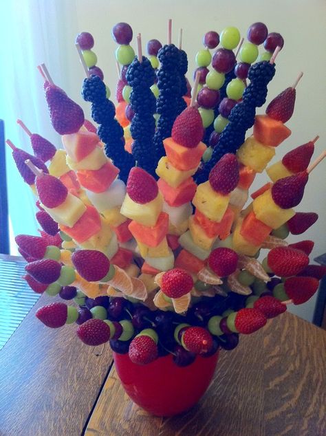 Edible Fruit Arrangements, Fruit Bouquet, Fruit Decoration, Fruit Creations, Edible Bouquets, Diy Edible, Fruit And Veggies, Decorações Com Comidas, Fruit Displays