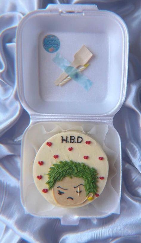 Zoro Cake Design, Zoro One Piece Cake, One Piece Birthday Cake, Cake One Piece, One Piece Cake, One Piece Birthdays, Anime Cake, One Piece Zoro, رورونوا زورو